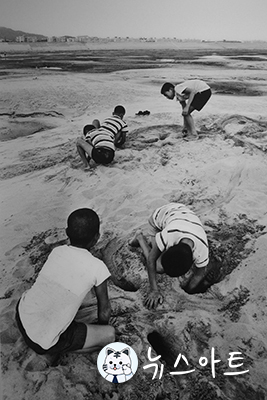 뚝섬 , 서울 , 1970 / 70cm x 100cm / 장정 디아섹