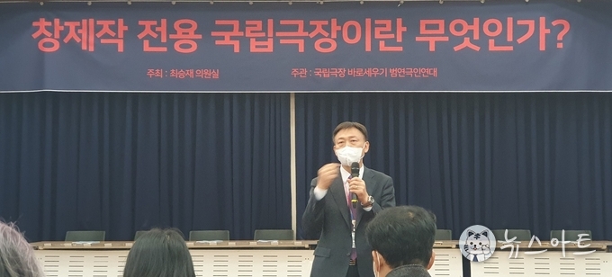 윤성천 문화화예술정책실장이 발언 중이다. 바쁜 중에도 처음부터 끝까지 함께하였다.