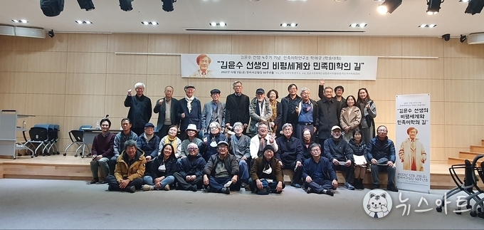 난해한 학술발표부터 이야기마당까지, 자리를 뜨지 않고 온 종일 함께 한 분들이 한 자리에 모였다.