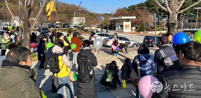 아카데미 극장 철거 과정에서 일어난 문제들을 되짚어 보고 기억한다.
