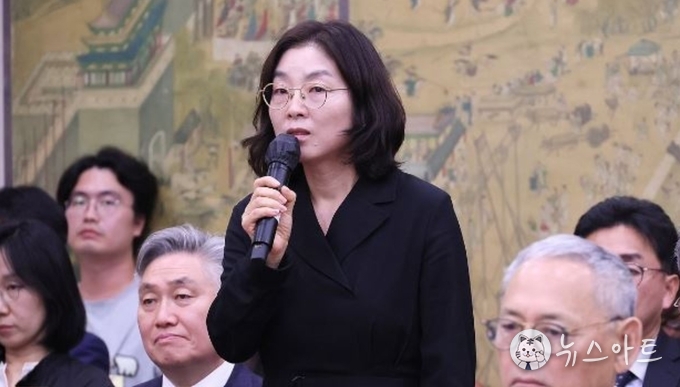 故이우영 작가 부인 이지현씨가 문화체육관광위원회의 문체부 대상 국정감사에서 발언하고 있다.