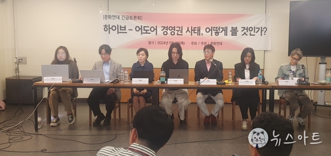 왼쪽부터 정원옥 문화사회연구소 대표이사(사회), 이동연 문화연대공동대표, 강혜원 성균관대학교 초빙교수, 김도헌 대중음악평론가, 이재경 변호사, 이종임 서울과학기술대학교 외래교수, 임희윤 음악평론가