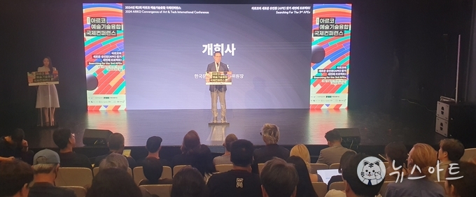 정병국 위원장이 개회사를 하고 있다.